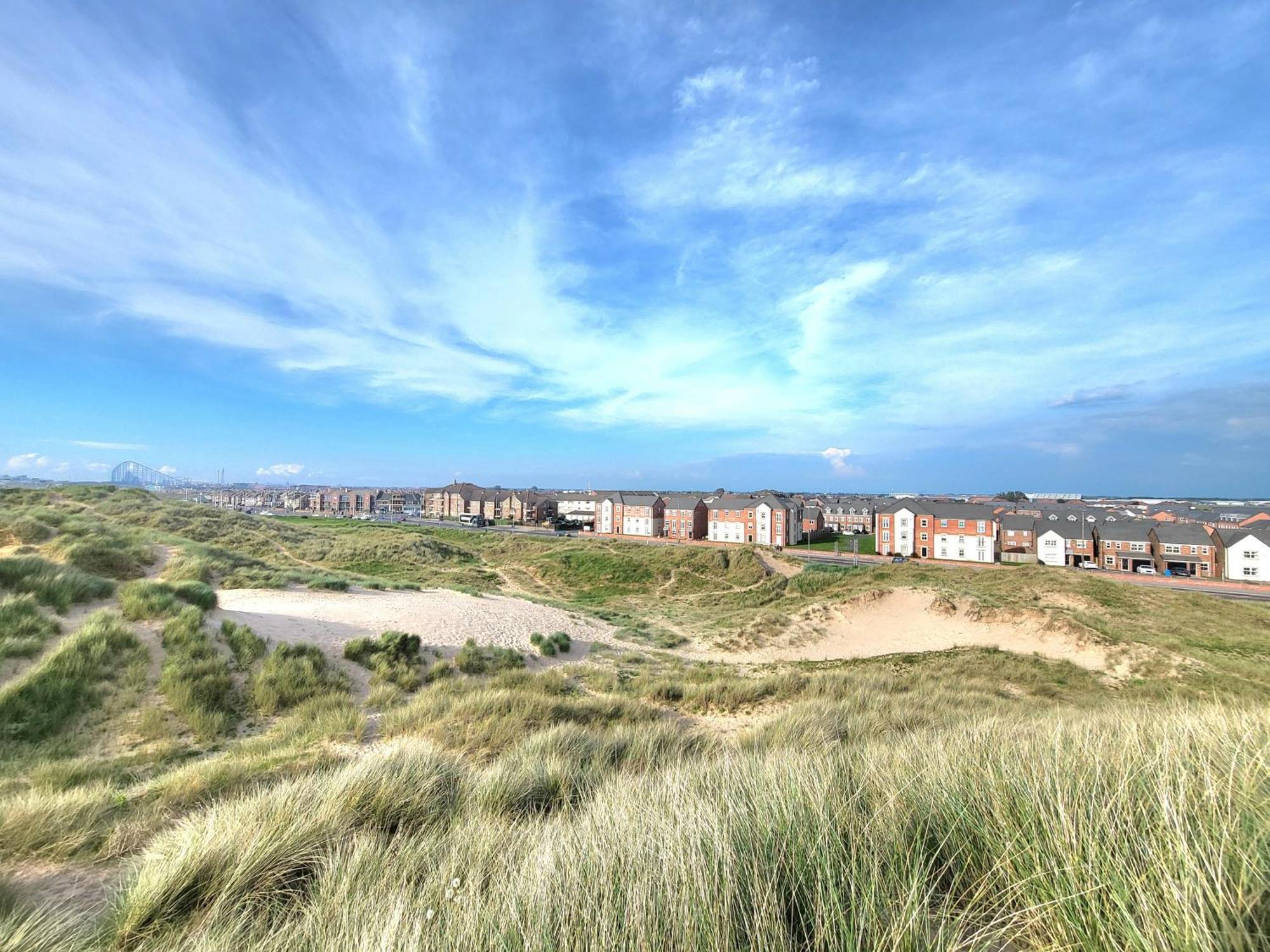 Seaside Beach Themed Home With Garden And Driveway Lytham St Annes Exterior photo