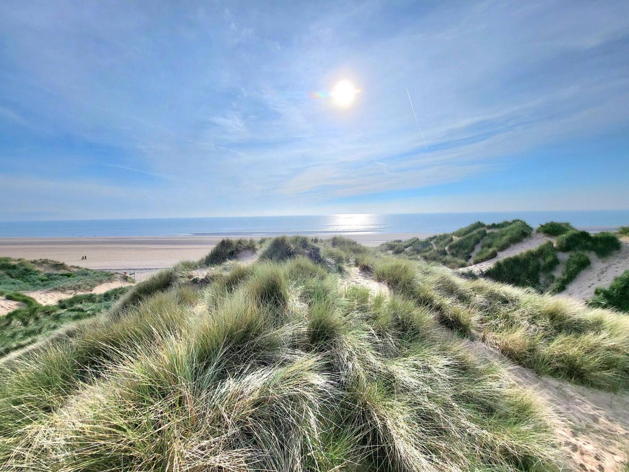 Seaside Beach Themed Home With Garden And Driveway Lytham St Annes Exterior photo