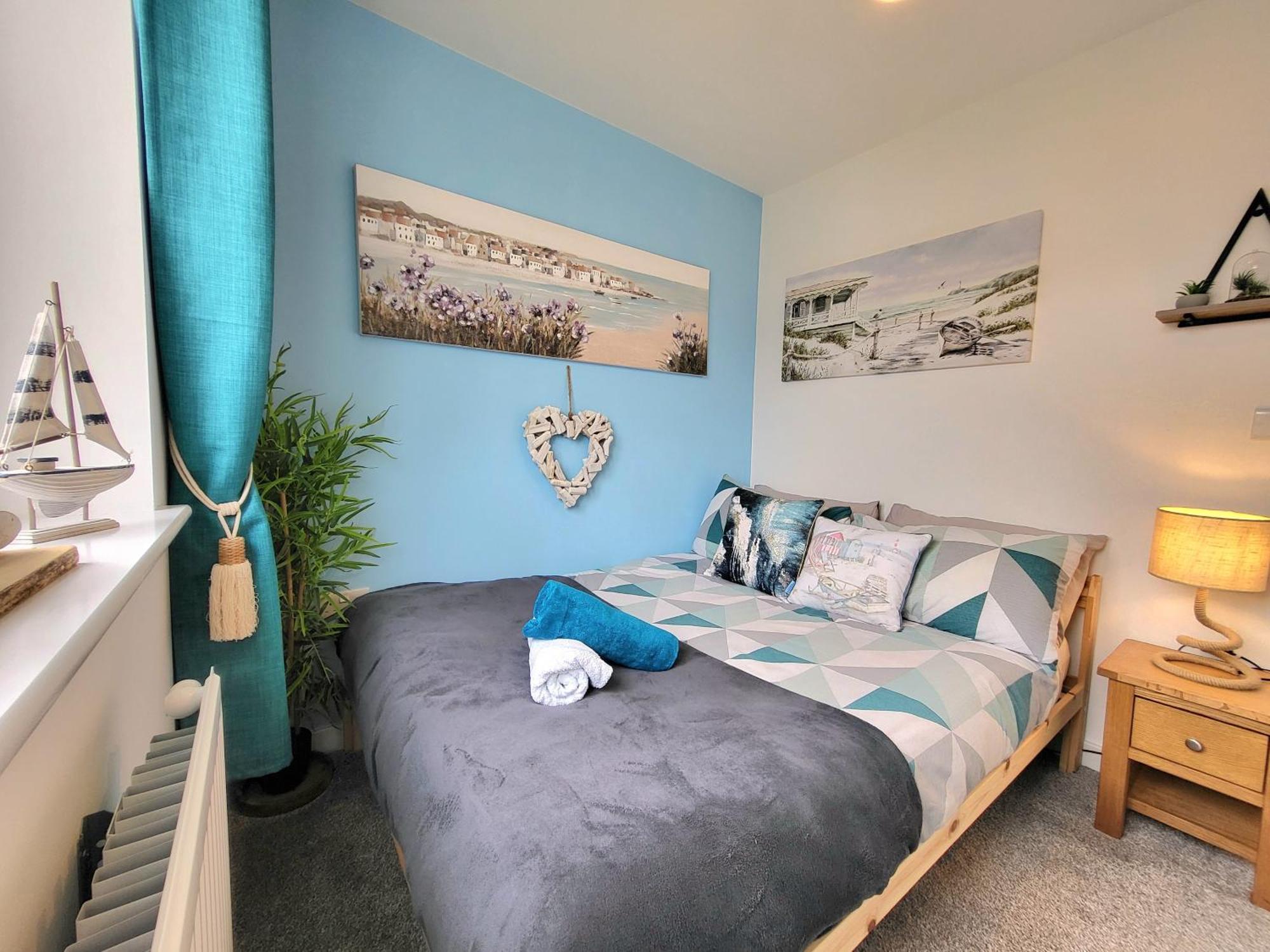 Seaside Beach Themed Home With Garden And Driveway Lytham St Annes Exterior photo