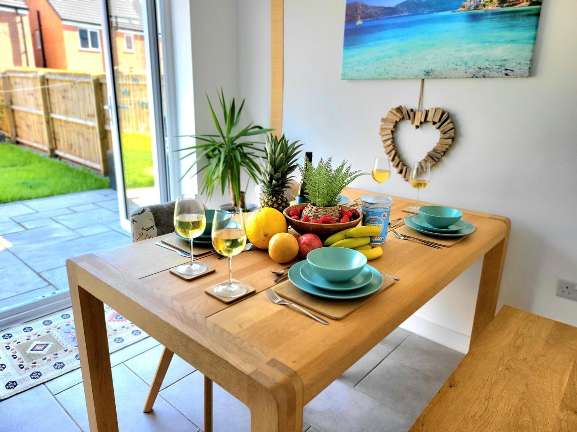 Seaside Beach Themed Home With Garden And Driveway Lytham St Annes Exterior photo
